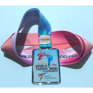 Medalha em metal retangular